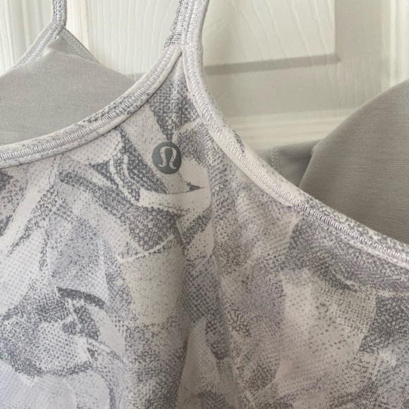 Lululemon power Y tank w built in shelf bra - Picture 3 of 5